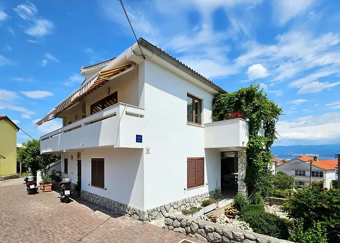 1 Bedroom Beautiful In Vrbnik (Primorje-Gorski Kotar)