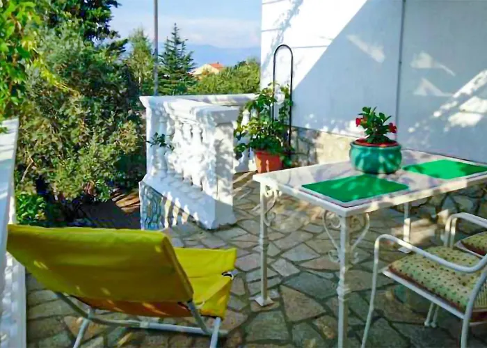 1 Bedroom Beautiful In Vrbnik (Primorje-Gorski Kotar)