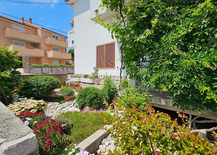 1 Bedroom Beautiful In