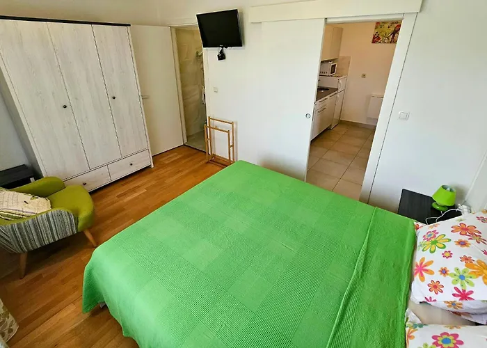 1 Bedroom Beautiful In Vrbnik (Primorje-Gorski Kotar)